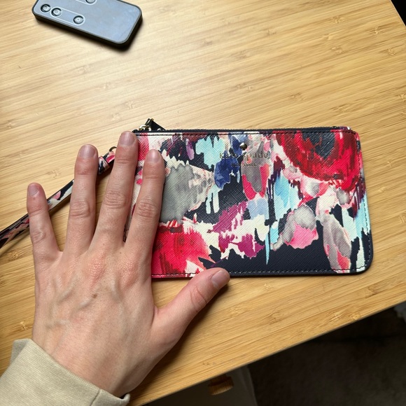 Kate spade wristlet - Picture 3 of 3